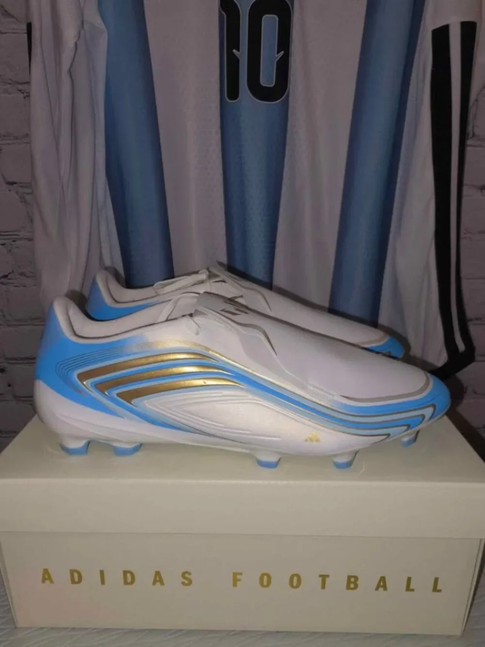 Sz 9.5 Messi adidas 